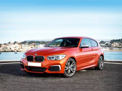 THAY KÍNH XE BMW 118i tận nơi Giá rẻ